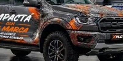 Camioneta Ford Ranger con ploteo integral realizado por X-Plott