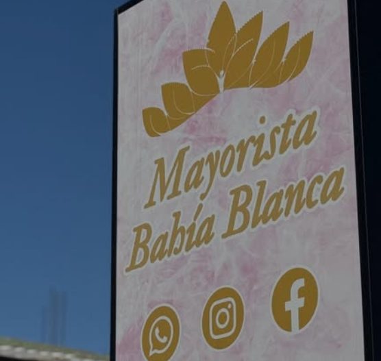 Tótem publicitario fabricado e instalado por X-Plott para Mayorista Bahía Blanca